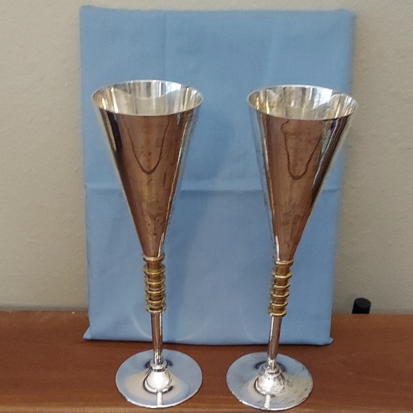 Elegant Silver and Gold Champagne Flutes - Picture 1 of 7